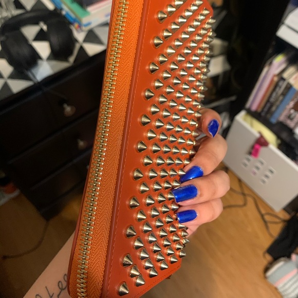 'Panettone' Spiked Wallet
CHRISTIAN LOUBOUTIN - Picture 4 of 6